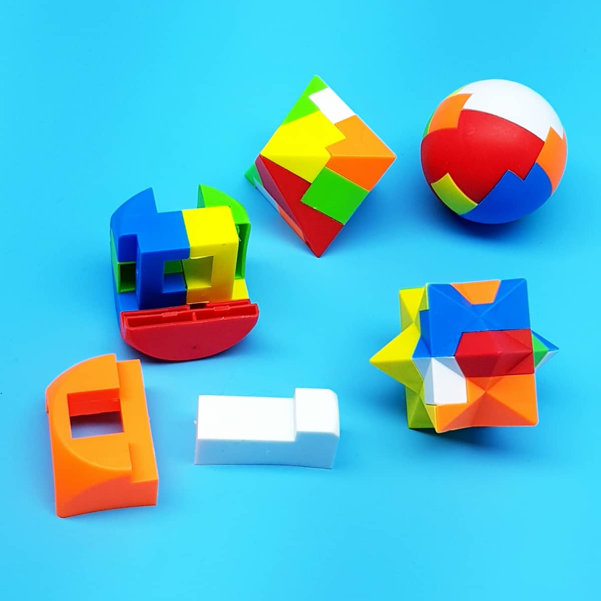 Bunte Knobelspiele Geduldspiele für Jugendliche in bunten Formen und Farben Denkspiele räumliches Vorstellungsvermögen