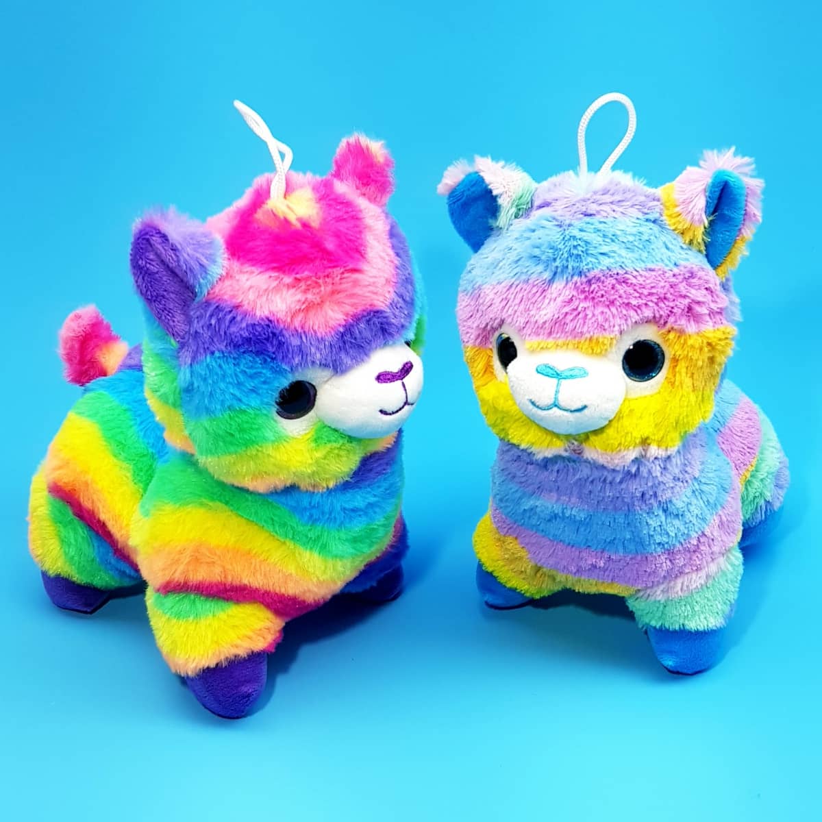 Kuscheltiere Lama kunterbunte Farbgestaltung für Kinder unter 3 Jahren geeignet