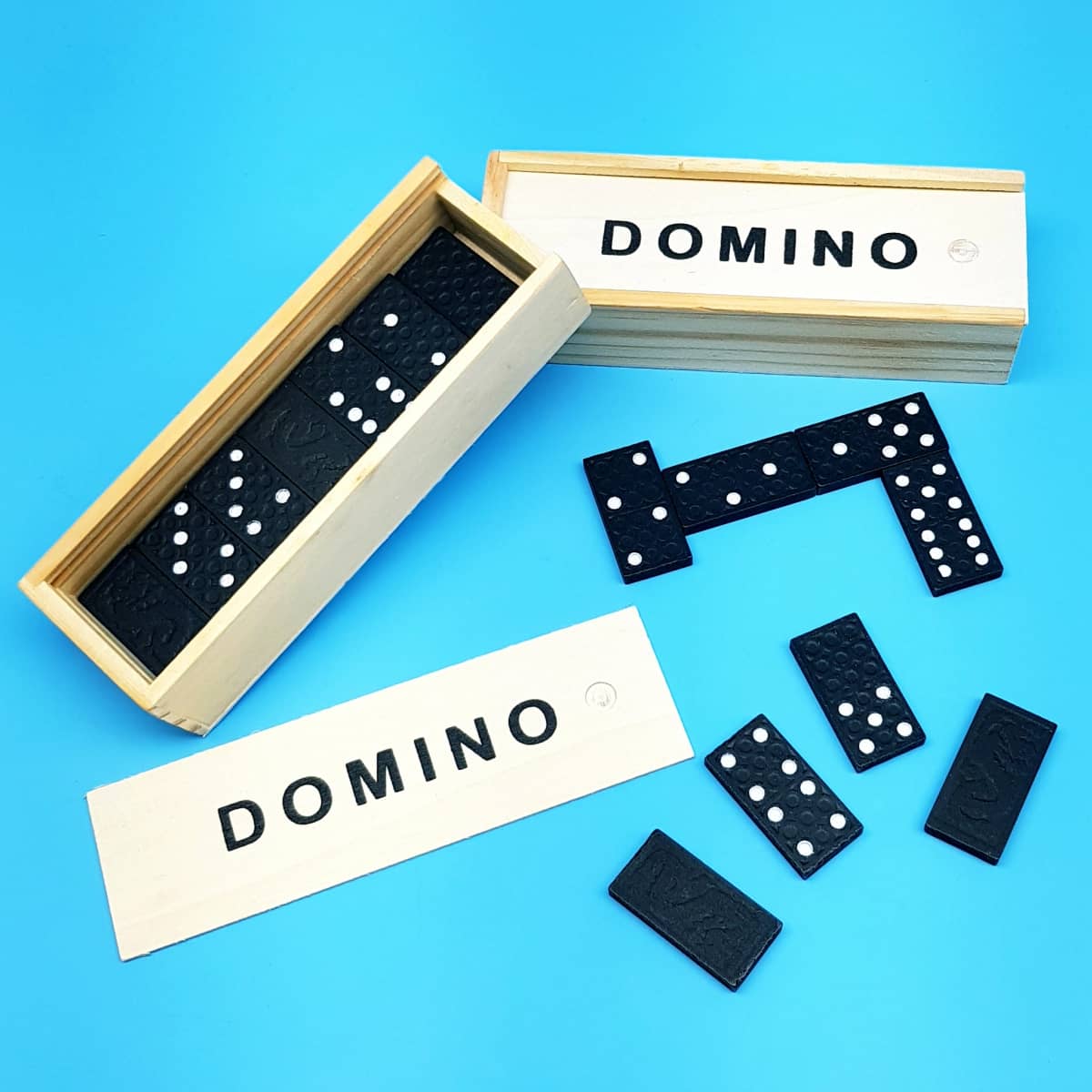 Domino-Spiele in Holzbox