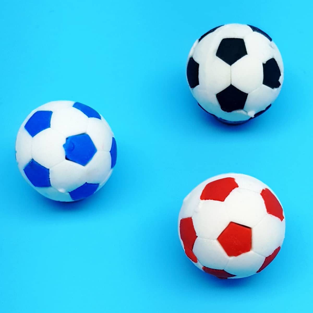 kugelrunde Fußball-Radiergummis
