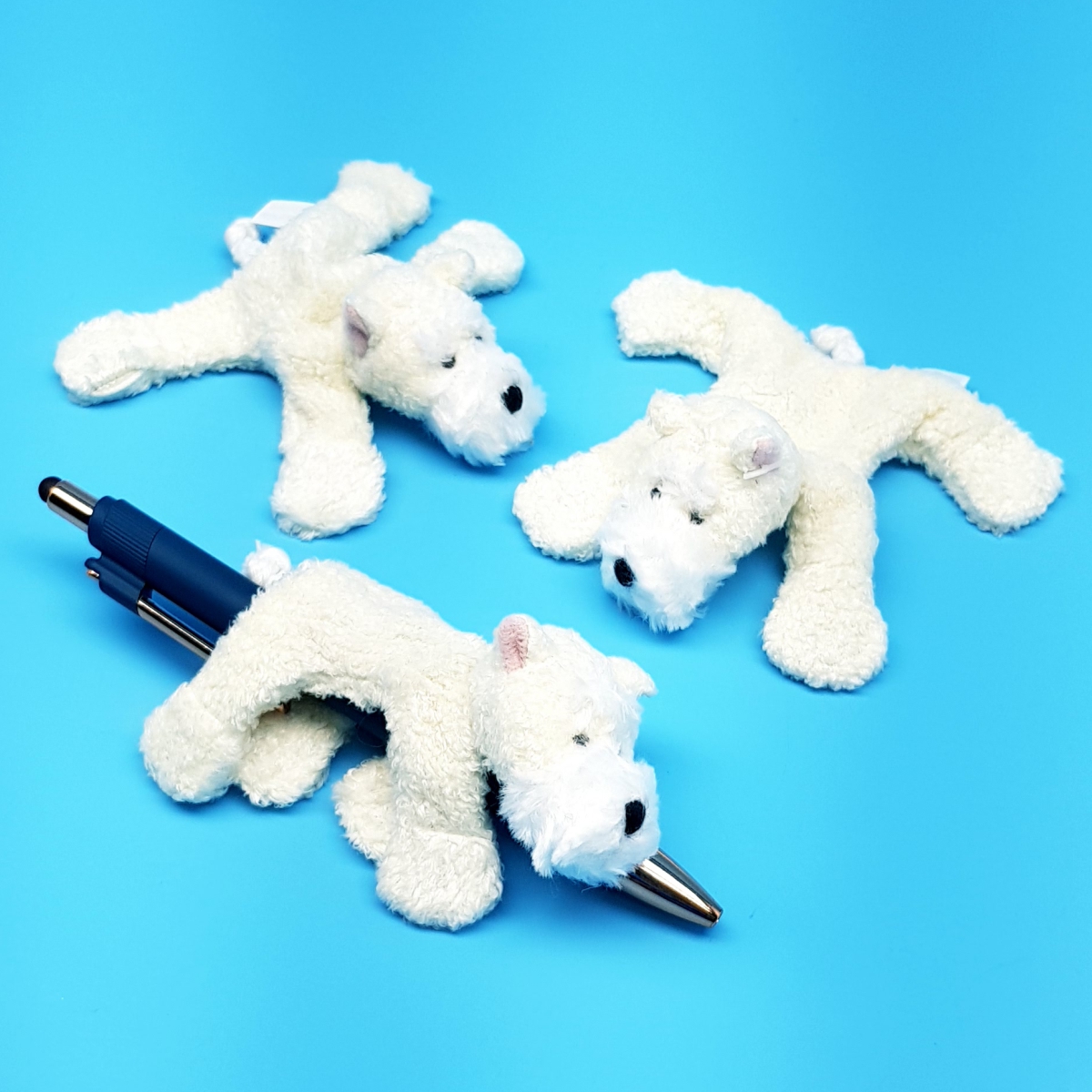 Plüschhund mit magnetischen Beinen