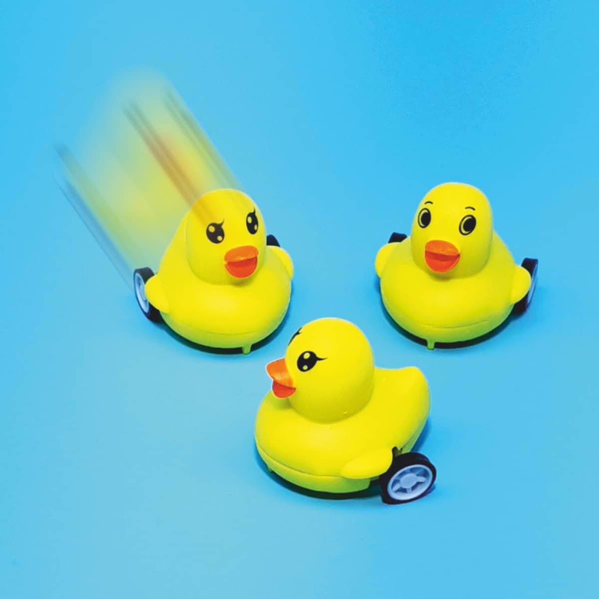 Entchen mit Rückzug Kleine Enten mit Fahrgestell zum Aufziehen mit Motor