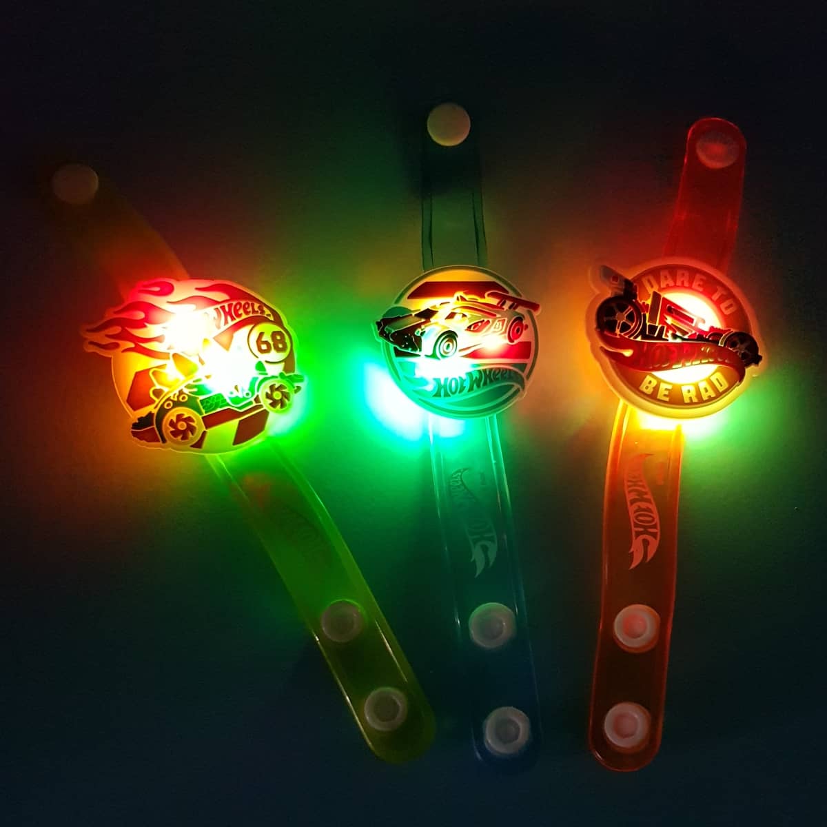 Hot Wheels Leuchtarmbänder coole Armbänder für Kinder mit Leuchtfunktion