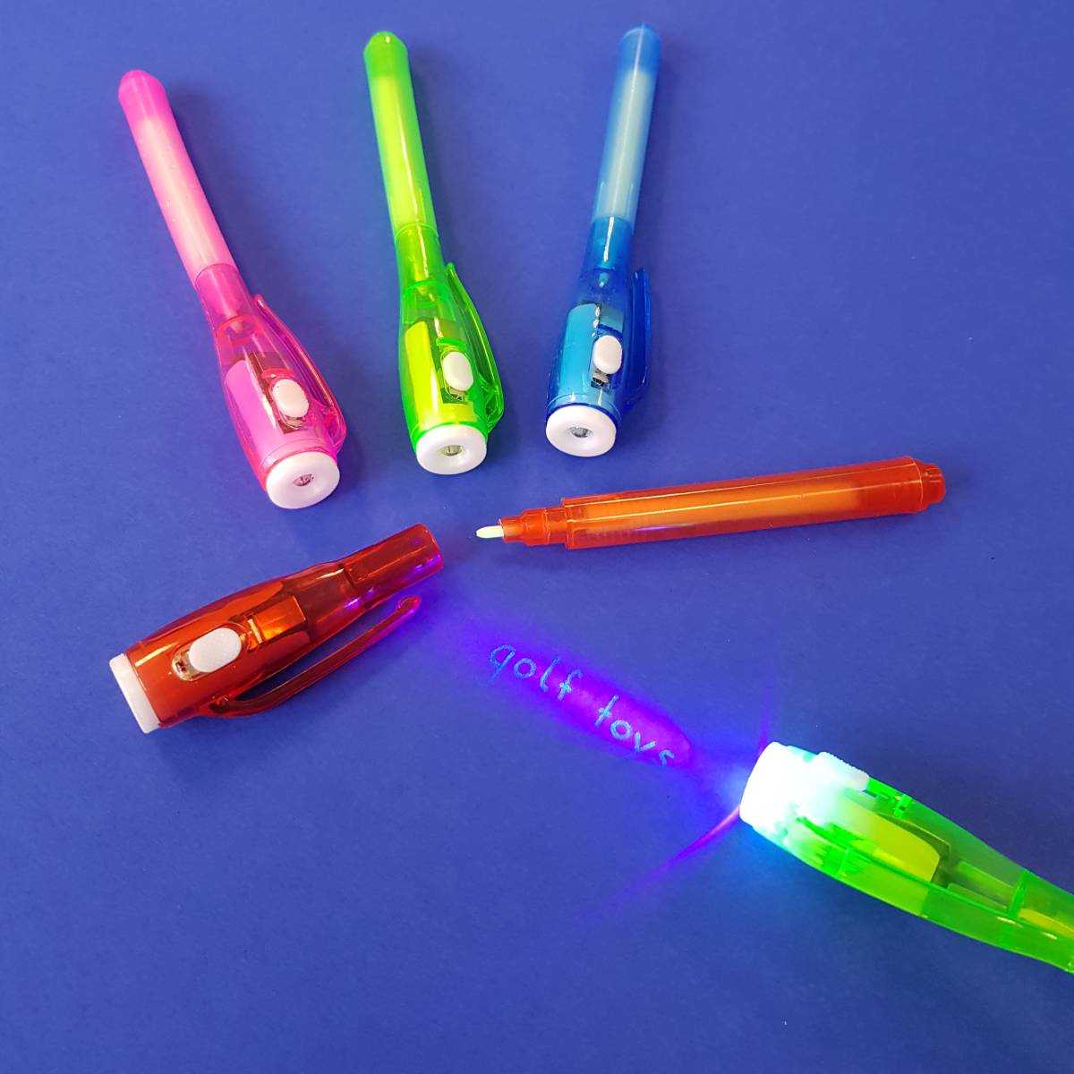 Nicht sichtbare Schrift mit Leuchte sichtbar