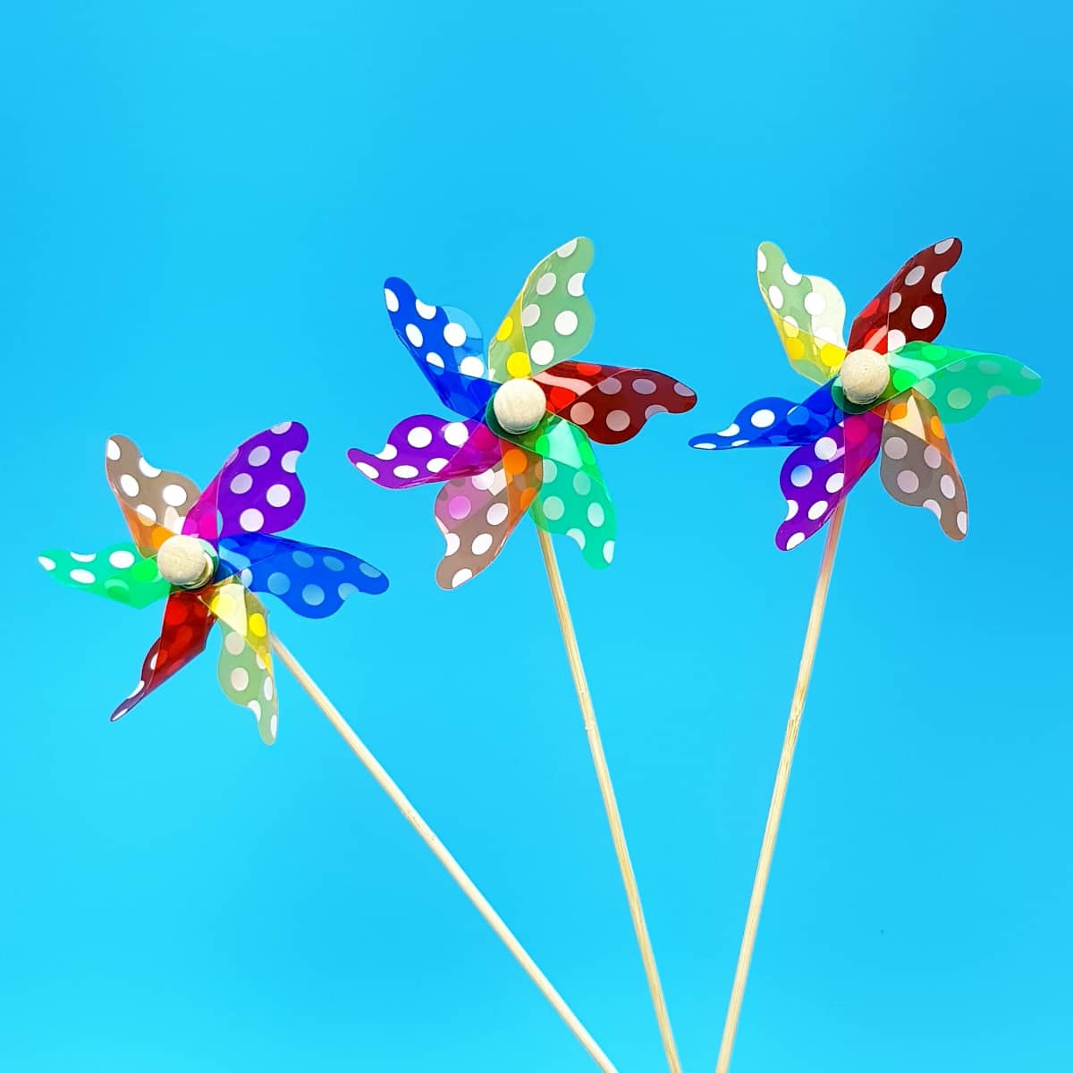 Pustespiel mit bunten Farben zum Spielen und Dekorieren