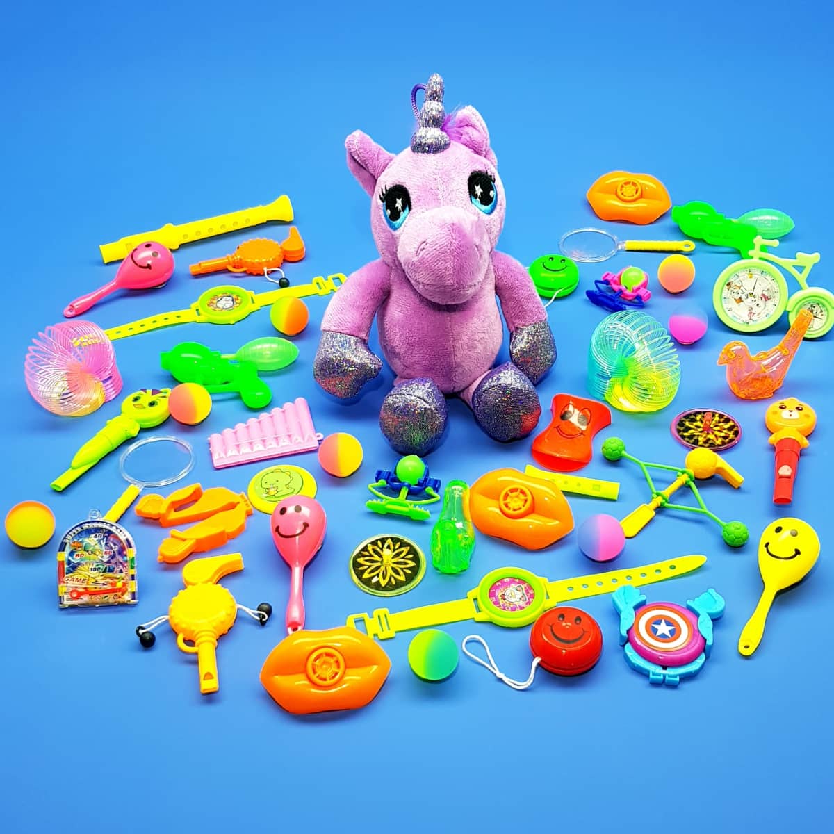 Schnäppchenpaket mit 260 Teilen Spielwarensortiment bunt gemischt mit allerlei Spielzeug