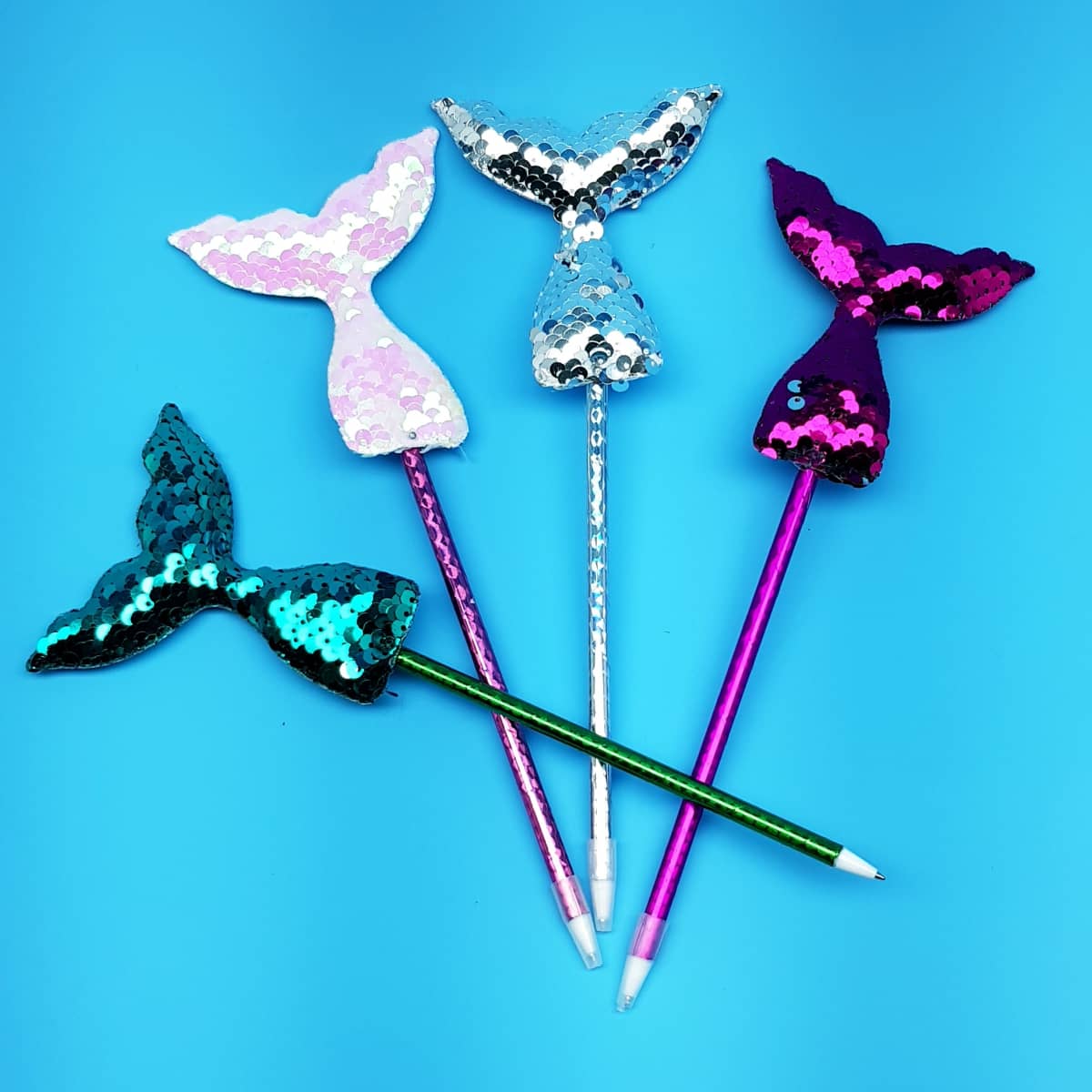 Kullis mit Flossen-Spitze bestehend aus Pailletten mit blauer Schriftfarbe